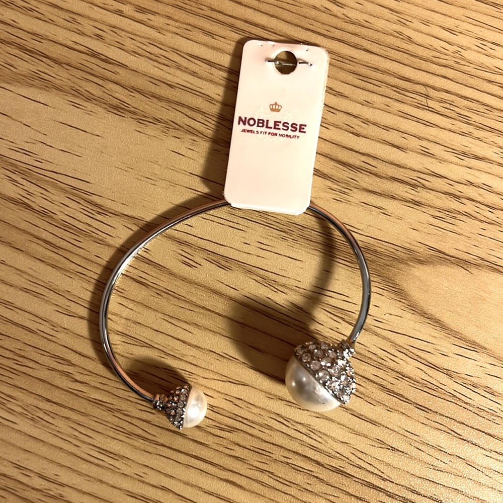 Silver Adjustable Bracelet with Pearl Details